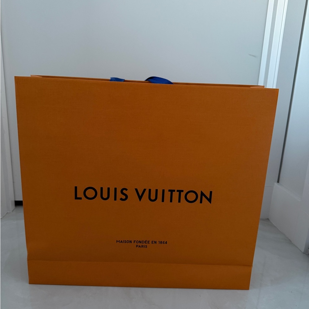 Louis Vuitton Large Shopping Bag and Receipt Holder - Picture 4 of 9
